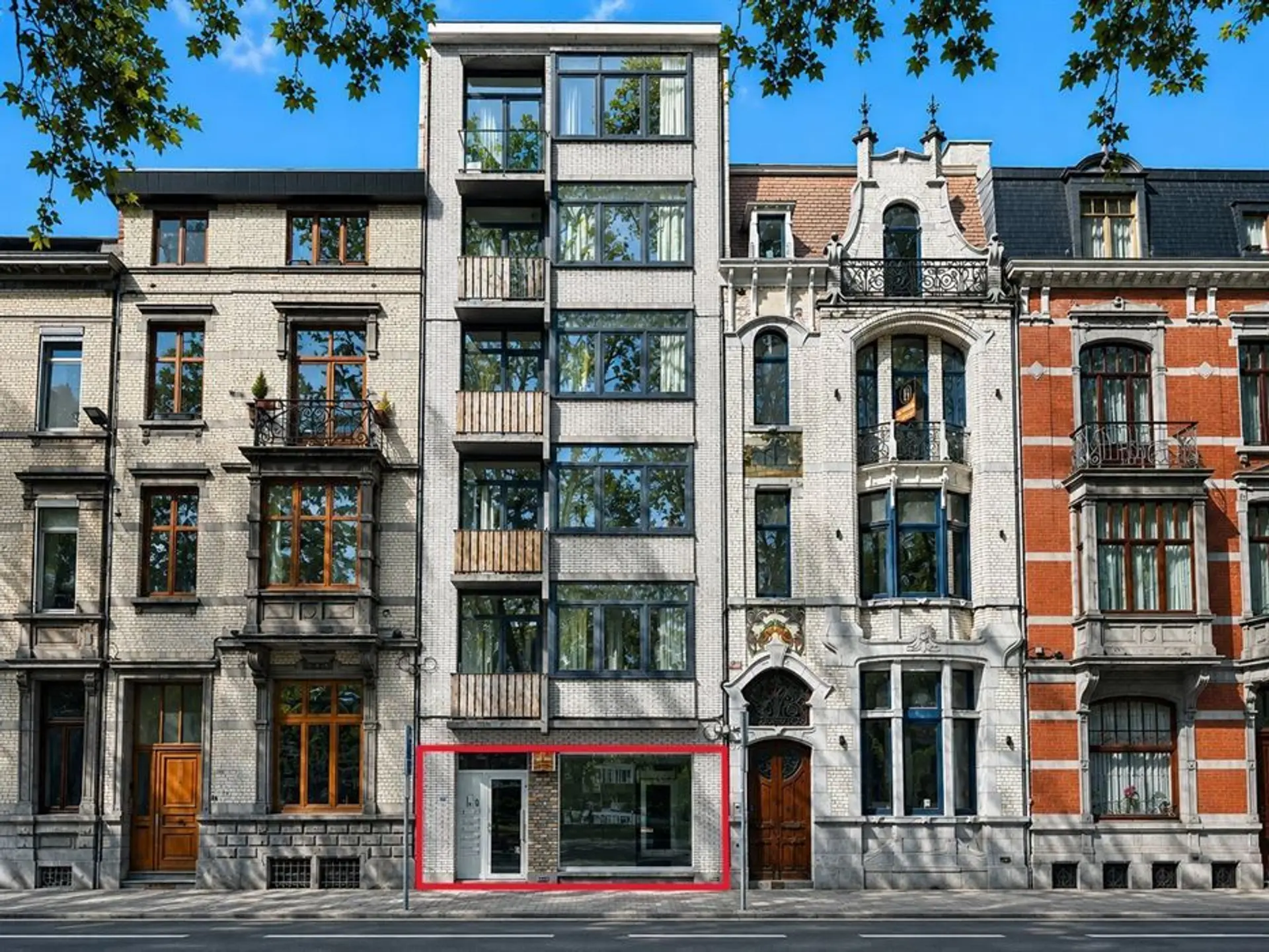 Vendre un immeuble détenu en société : vendre le bien ou vendre les parts
