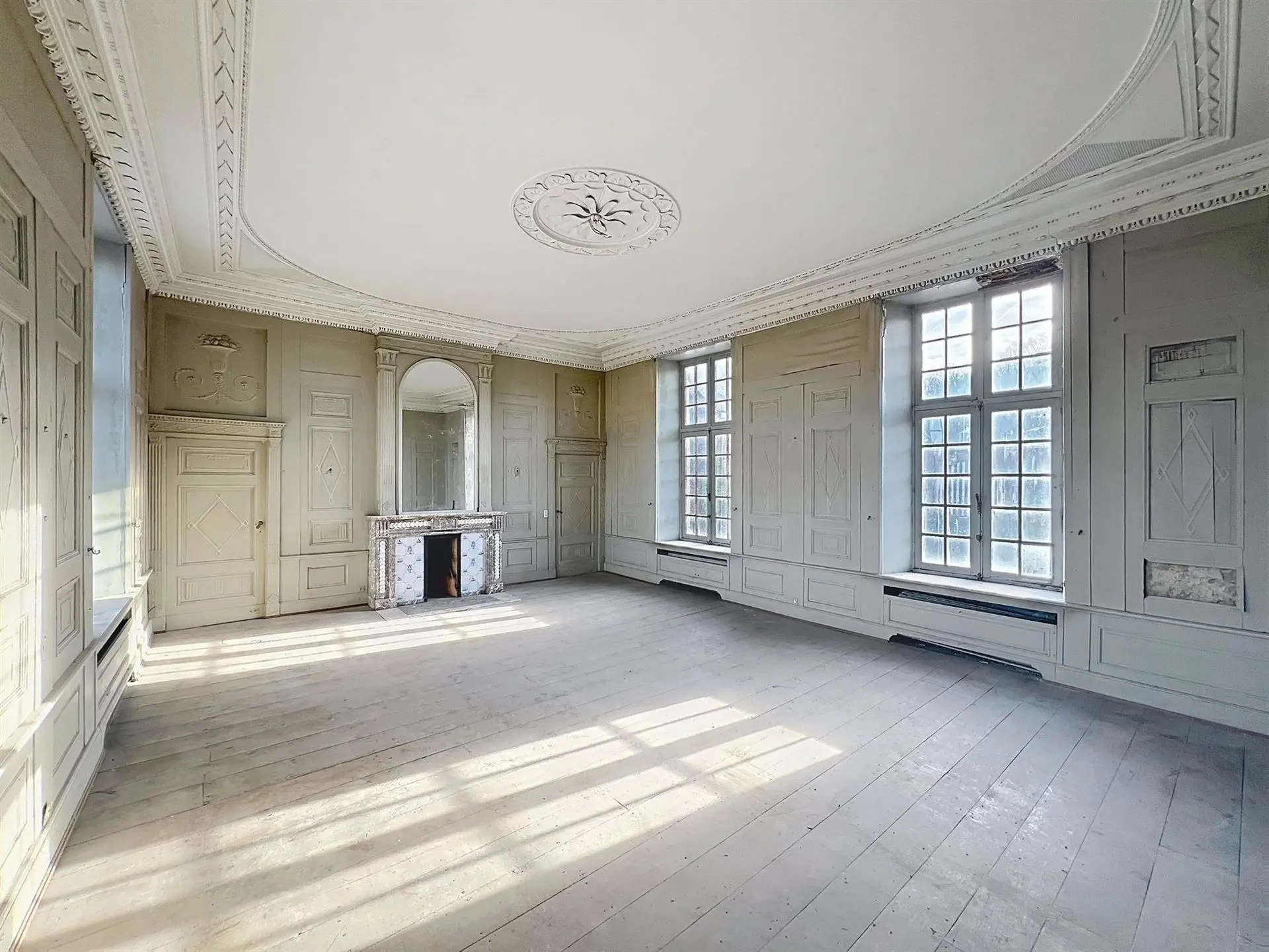 Pièce vide d'une maison mise en vente sans agence