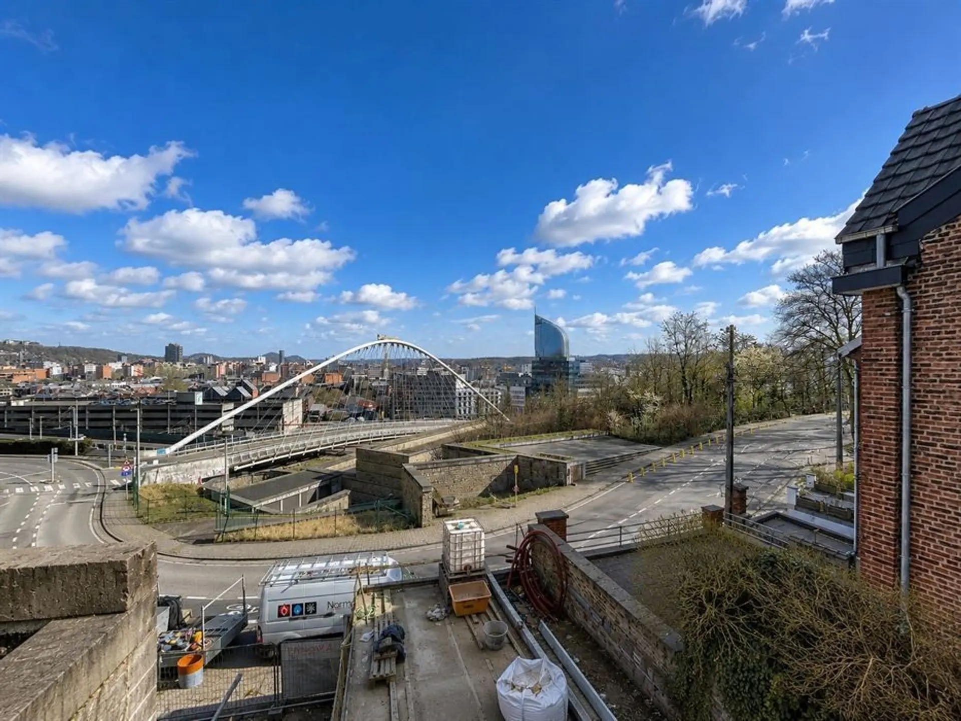 Vue aérienne de Liège et de la Meuse