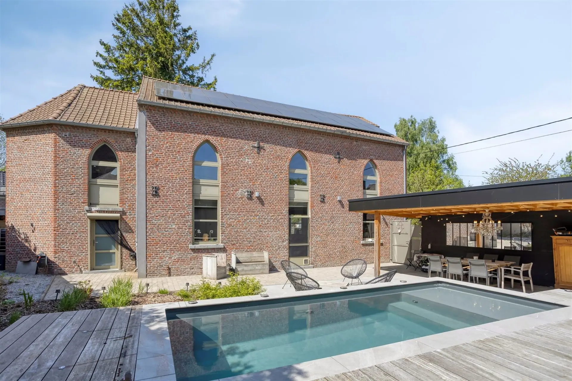 Exceptionnelle atypique propriété avec piscine