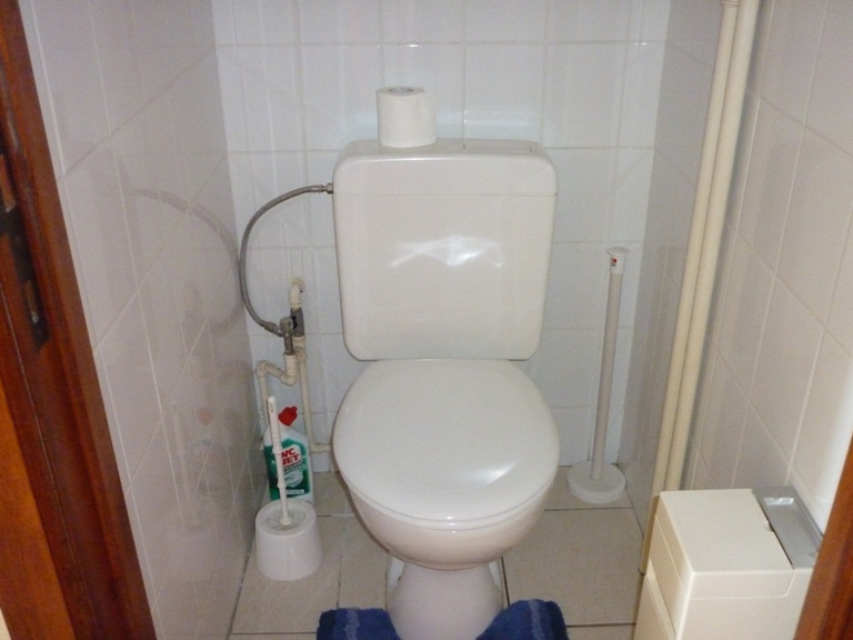 54_toilet.JPG