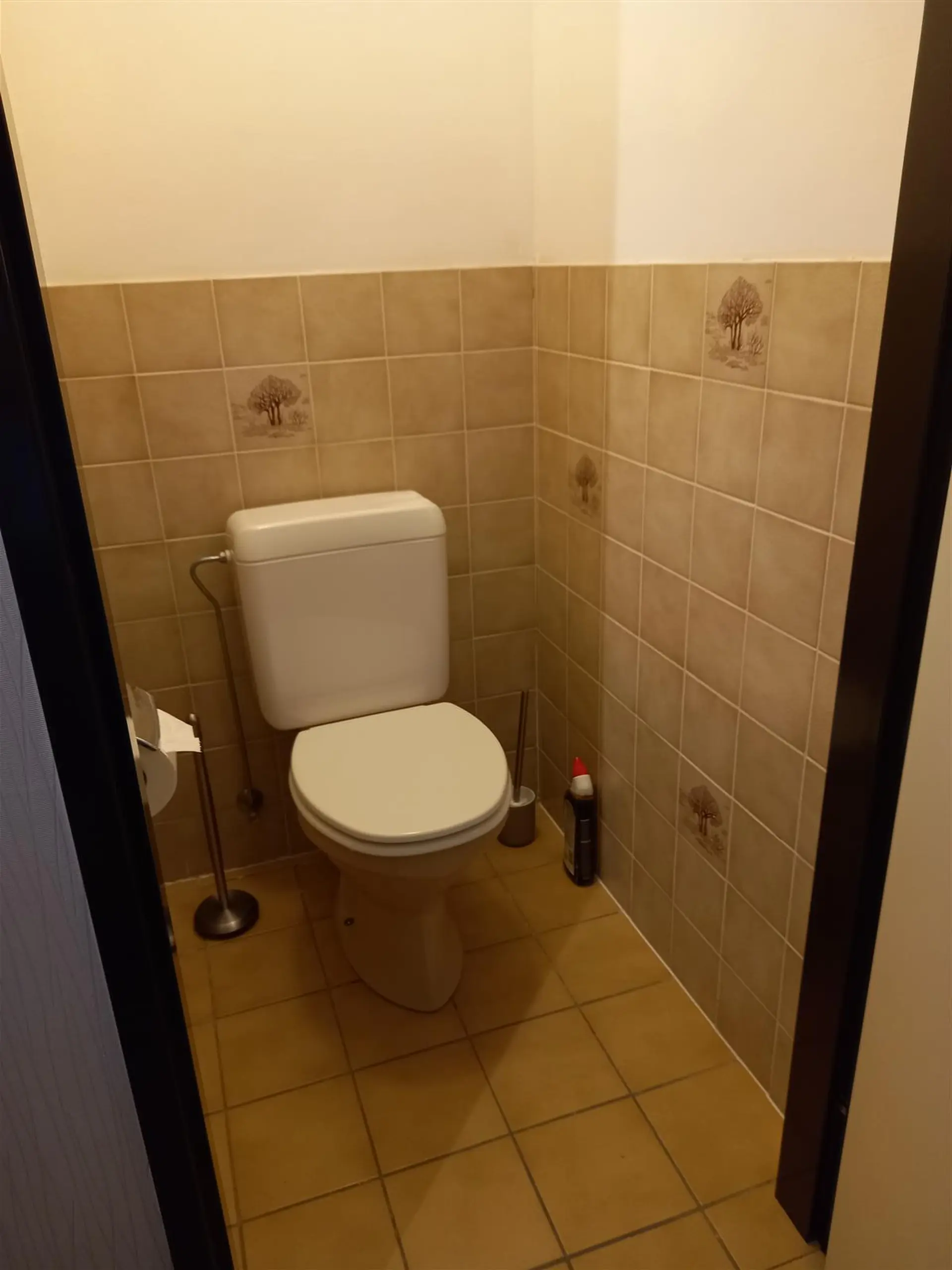 8_Apart toilet