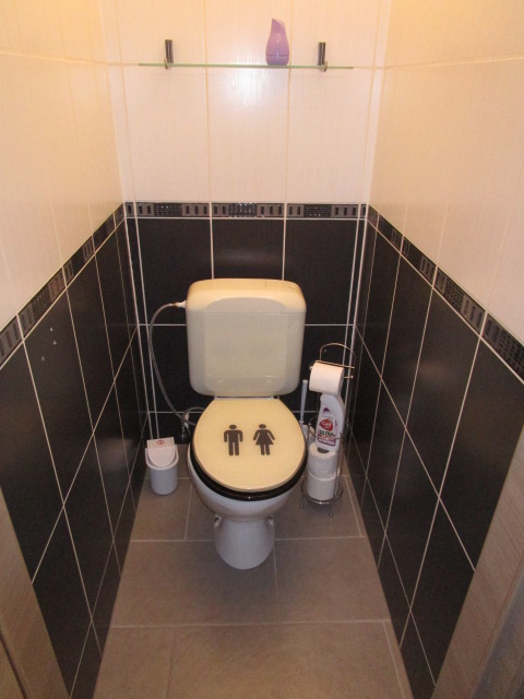 34_Apart toilet.JPG