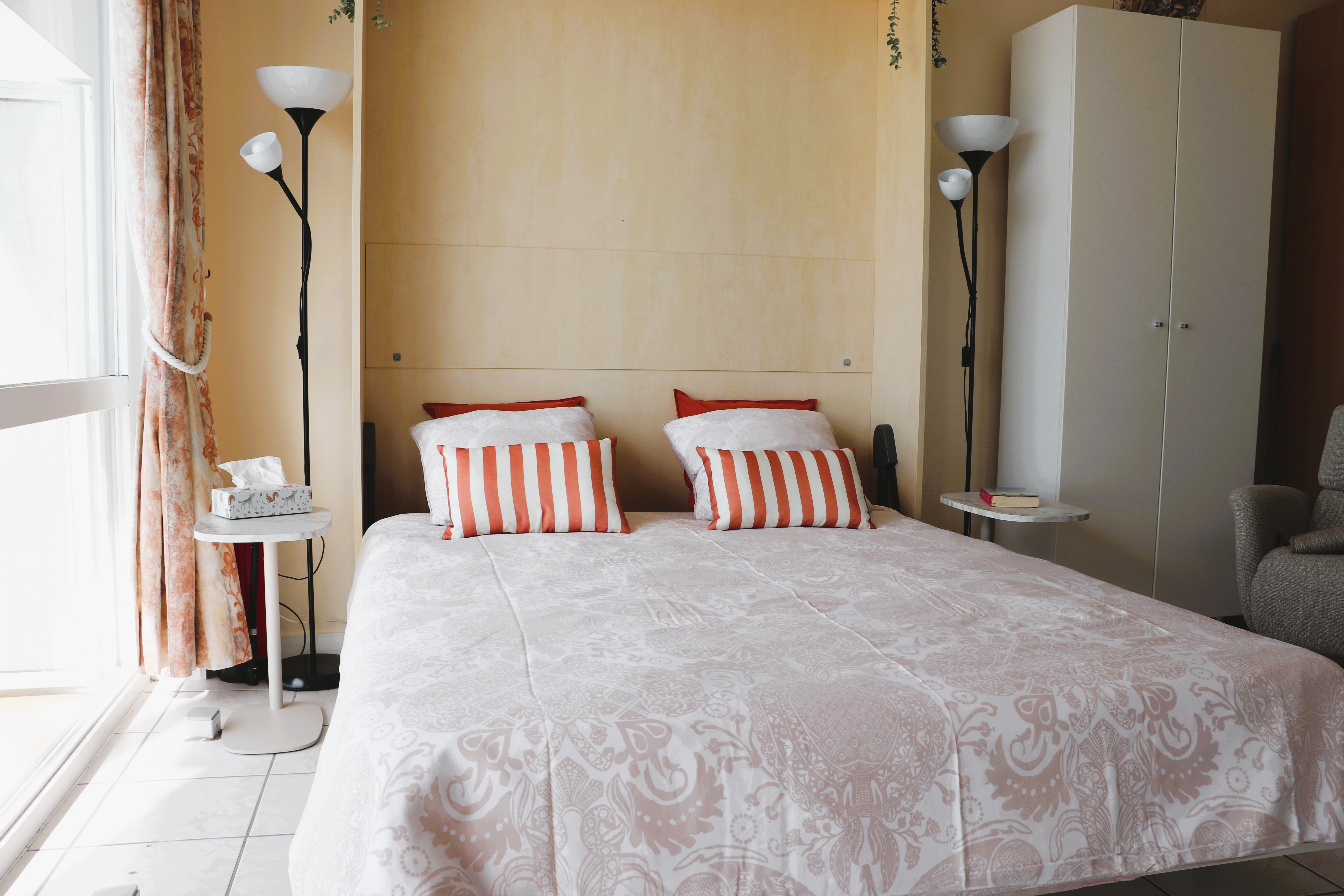 77_Kastbed open